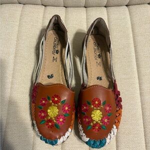Women's Floral Embroidered Sandals